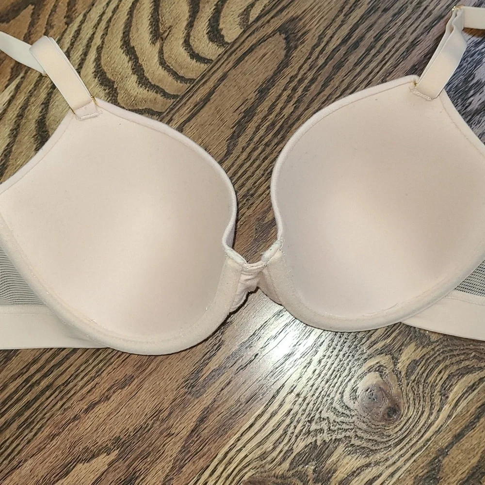 Lively Cream All-Day T-Shirt Bra Bra Size 32C